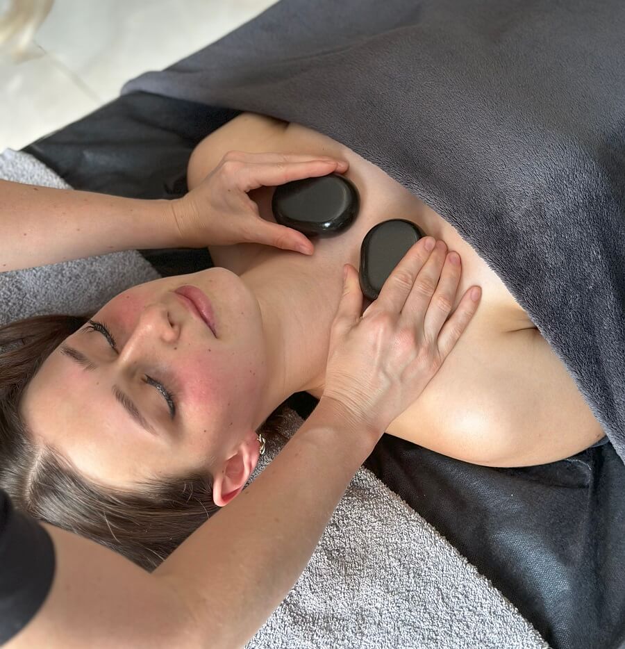 Stone Therapy у DZEN massage у Львові