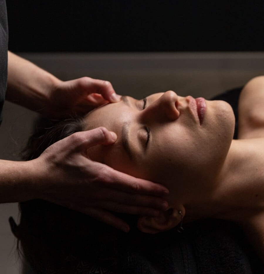 Міофасціальний масаж обличчя у DZEN massage у Львові